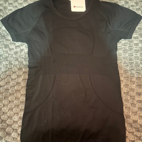 lululemon swiftly tech short sleeve (size 4) new! - Picture 1 of 2